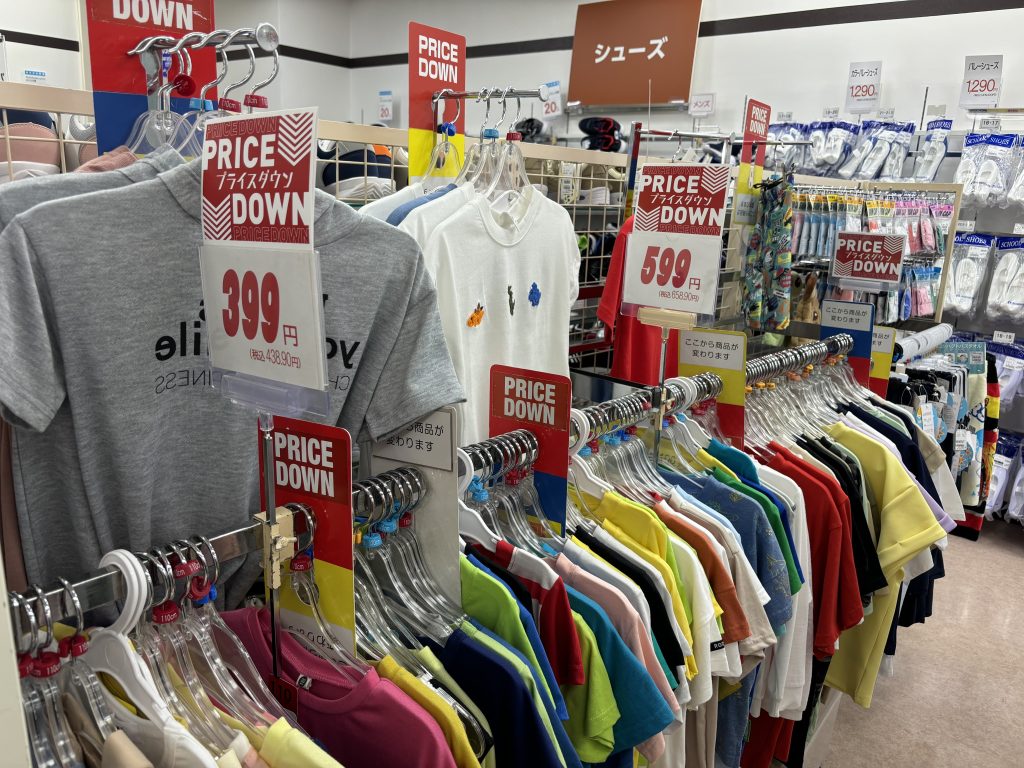 サミット菊名　コルモピアのセール子供服